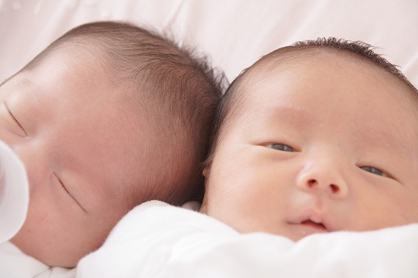 双子の赤ちゃん 寝顔のフリー写真素材 無料画像素材のプロ フォト Kid0042 009