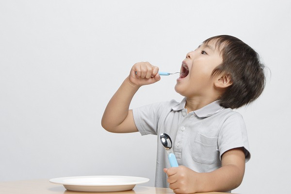 男の子 児童 食事 給食のフリー写真素材 無料画像素材のプロ フォト Kid0103 001