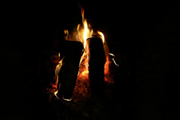 焚き火 たき火 炎のフリー写真素材 無料画像素材のプロ フォト Obt0080 054