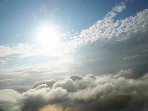 上空の太陽 青空 雲｜sor0077-024