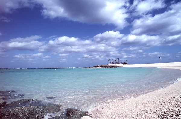 沖縄の海 青空 砂浜のフリー写真素材 無料画像素材のプロ フォト Umi0001 001