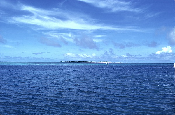 グアムの海と島 青空のフリー写真素材 無料画像素材のプロ フォト Umi0024 001