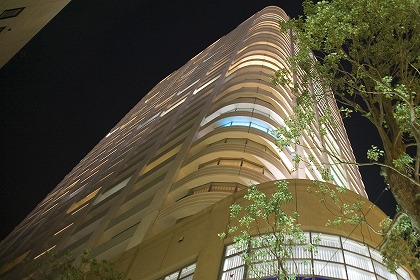 夜景 高層マンションのフリー素材 無料写真素材集 建物 街 建築 ビル 高層建造物 Yak0018 009 ダウンロード 高解像度画像 無料写真素材 のプロ フォト